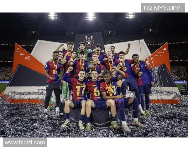 闯入足球场与球星合影行为涉嫌违法可能面临罚款和拘留处罚